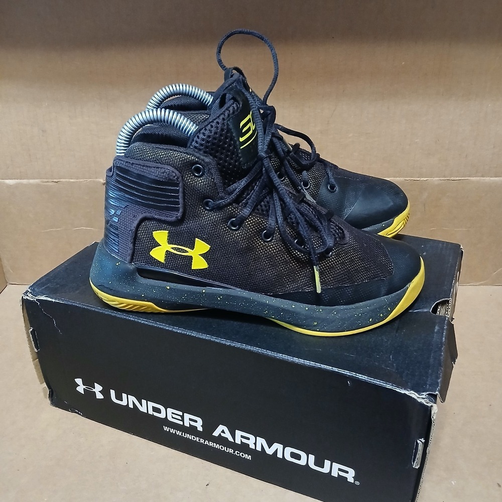 Under Armour SC Curry 3zer0 Youth 3Y Black Yellow Basketball Shoes 1295999-003